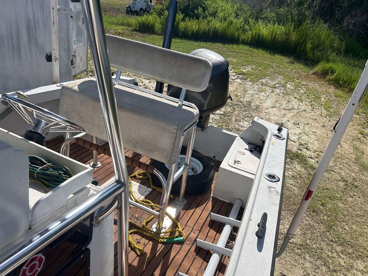 1990-21ft-center-console-fishing-boat-with-t/a-boat-trailer-image-9