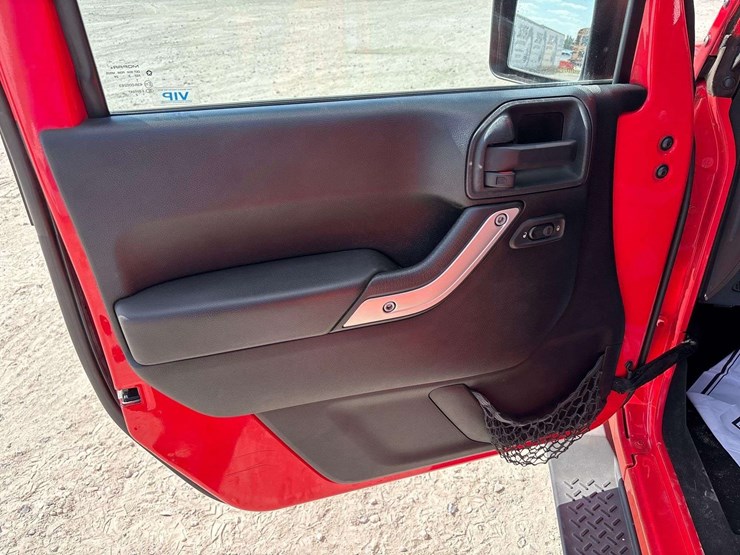 2013-jeep-wrangler-image-11