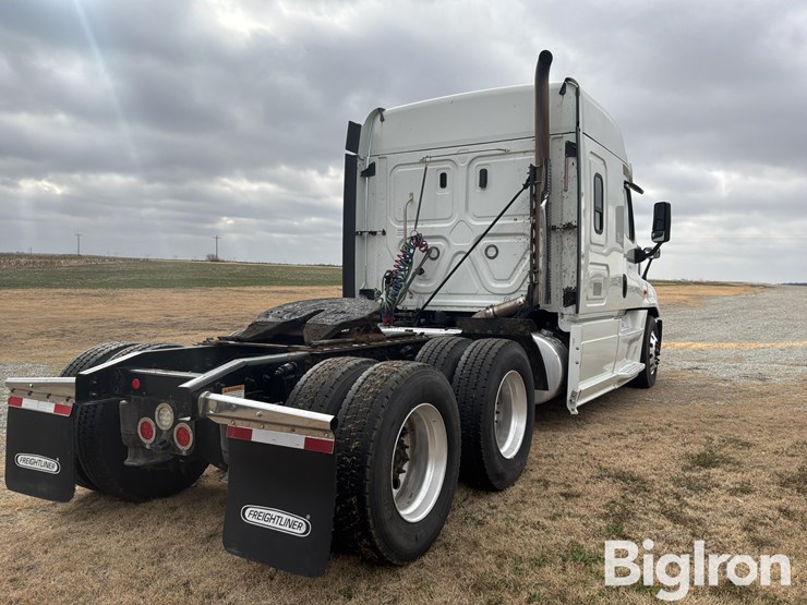 2018-freightliner-cascadia-125-image-5