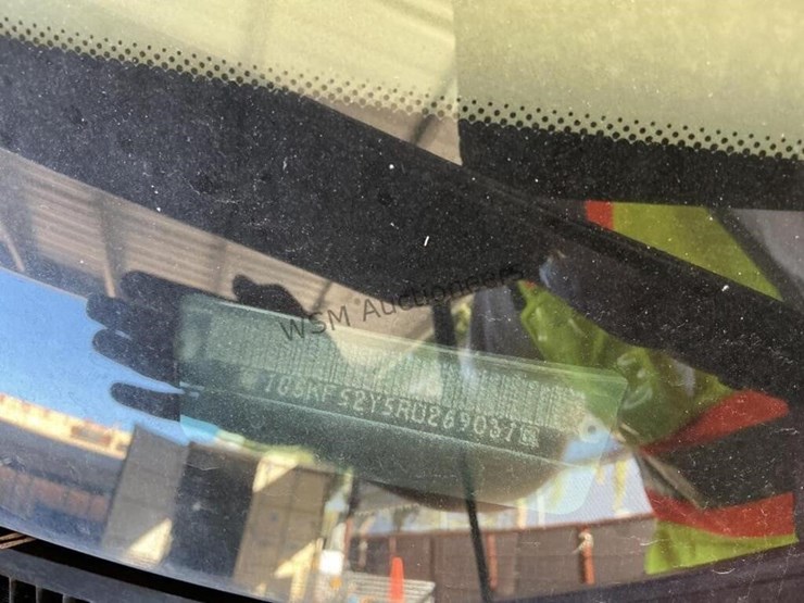 1994-cadillac-deville-concours-sdn-image-12