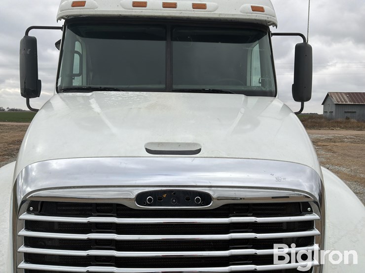 2011-freightliner-columbia-120-image-13