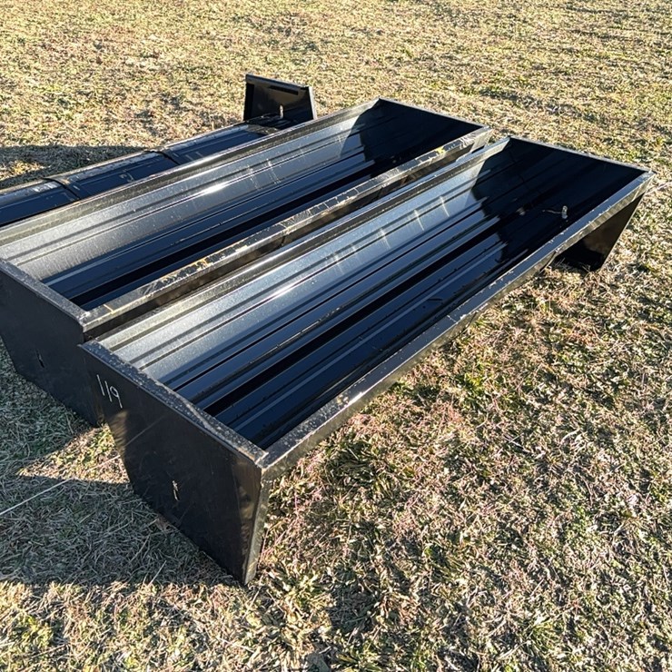 NEW 90IN. CATTLE FEEDER NEW SUPPORT EQUIPMENT