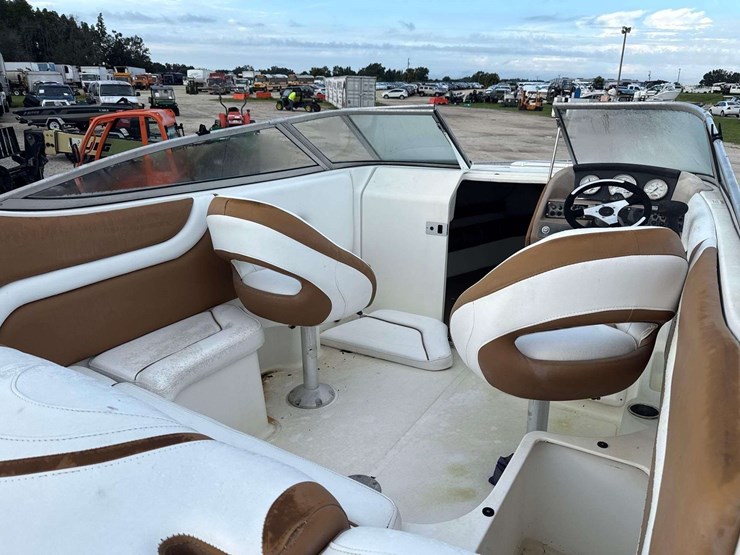 2009-mariah-sc23-23ft.-cabin-cruiser-with-t/a-boat-trailer-image-7