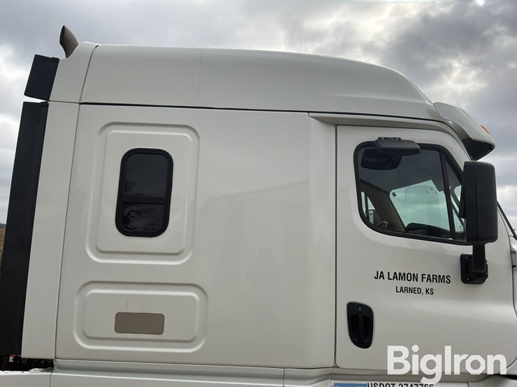 2018-freightliner-cascadia-125-image-18