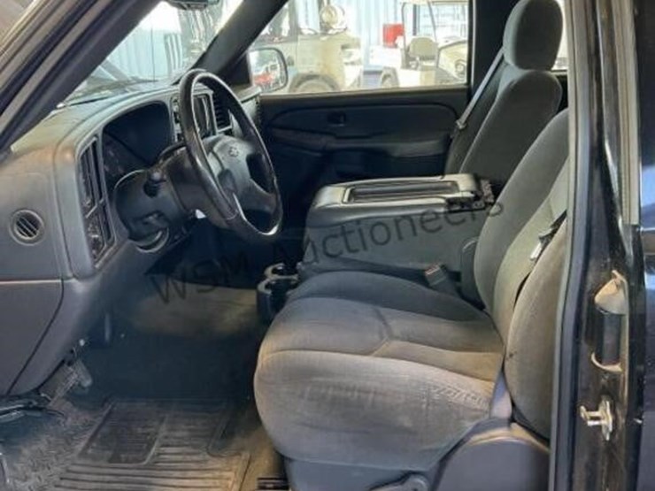 2004-chevrolet-silverado-1500-image-23