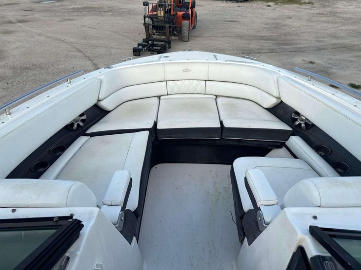 2018-regal-29obx-29ft-yacht-with-34ft-trailer-image-38