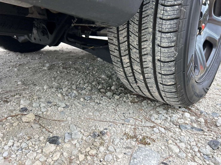 2023-chevrolet-tahoe-image-23