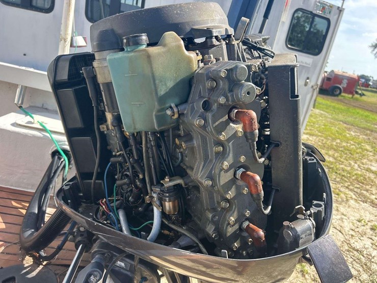 1990-21ft-center-console-fishing-boat-with-t/a-boat-trailer-image-21