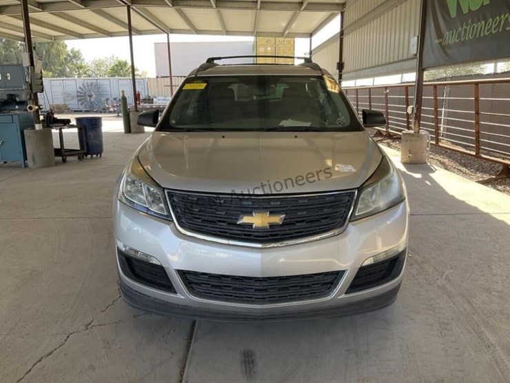 chevrolet-traverse-ls-image-3