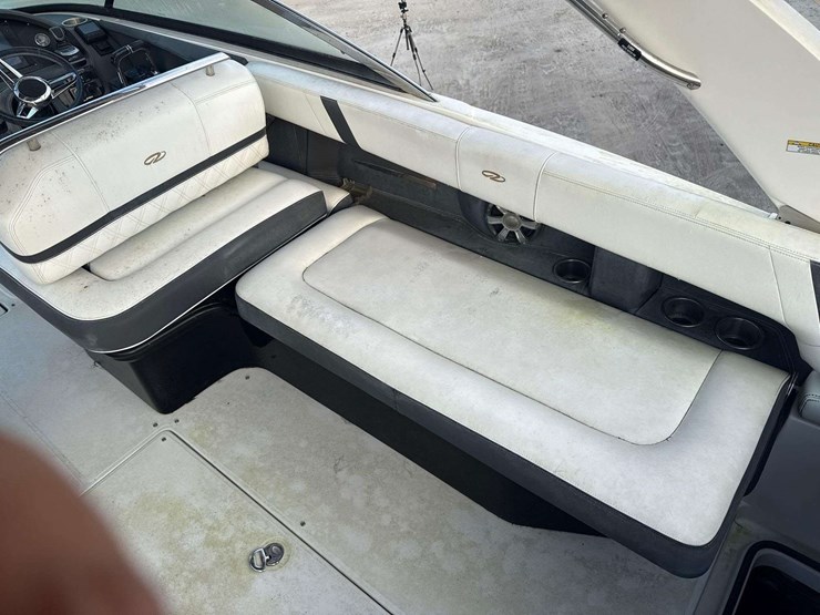 2018-regal-29obx-29ft-yacht-with-34ft-trailer-image-27