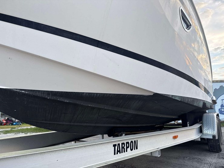 2018-regal-29obx-29ft-yacht-with-34ft-trailer-image-8