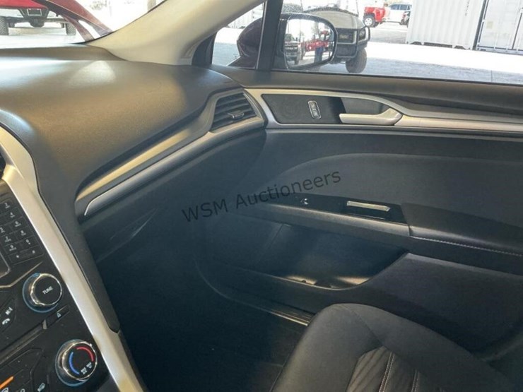 2016-ford-fusion-se-sdn-image-18