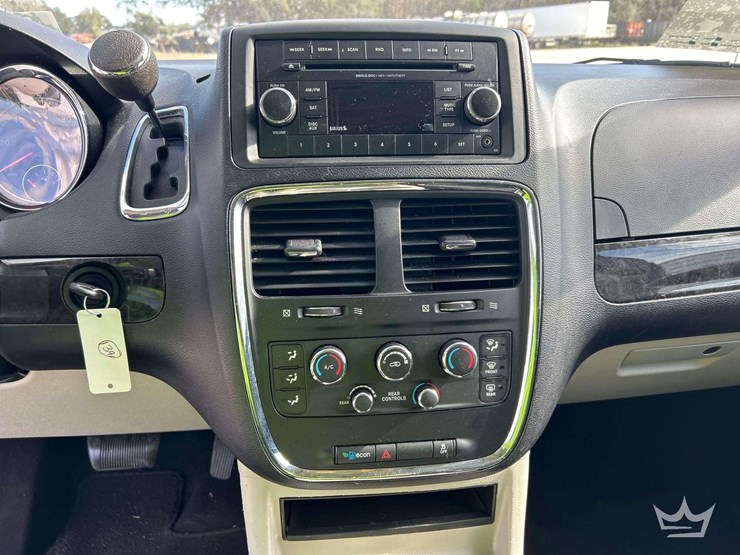 2016-dodge-grand-caravan-image-18