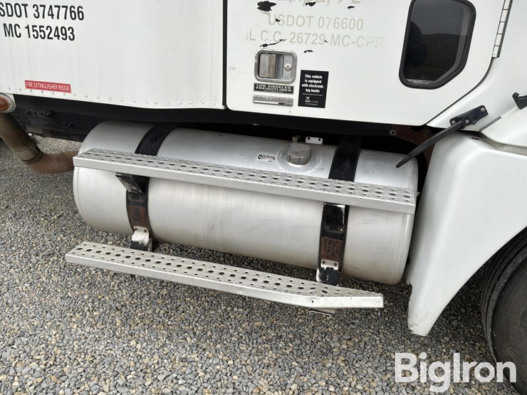 2011-freightliner-columbia-120-image-17