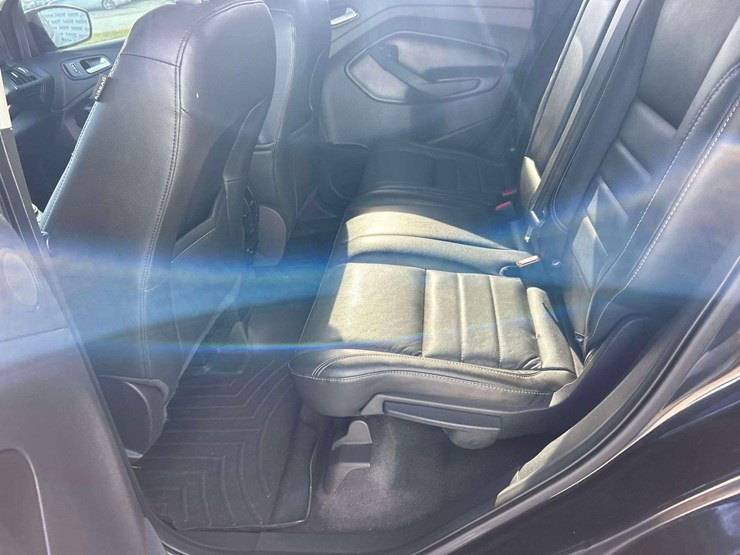 2014-ford-escape-titanium-image-24