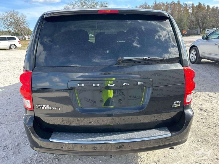 2016-dodge-grand-caravan-image-26