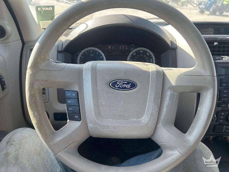 2011-ford-escape-image-13