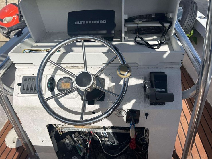 1990-21ft-center-console-fishing-boat-with-t/a-boat-trailer-image-16