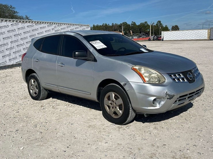 2013-nissan-rouge-suv-image-2