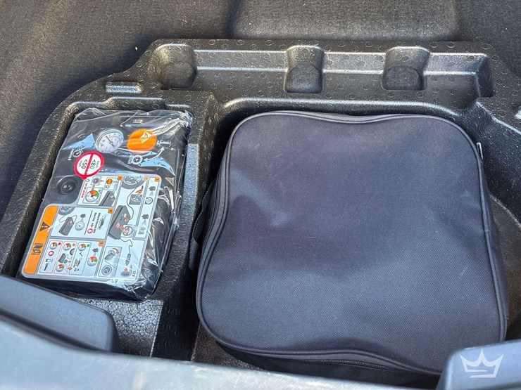 2021-ford-mustang-mach-e-image-27