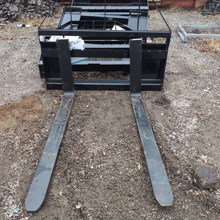 (1) CFI Industry SAll100 Adjustable Pallet Fork