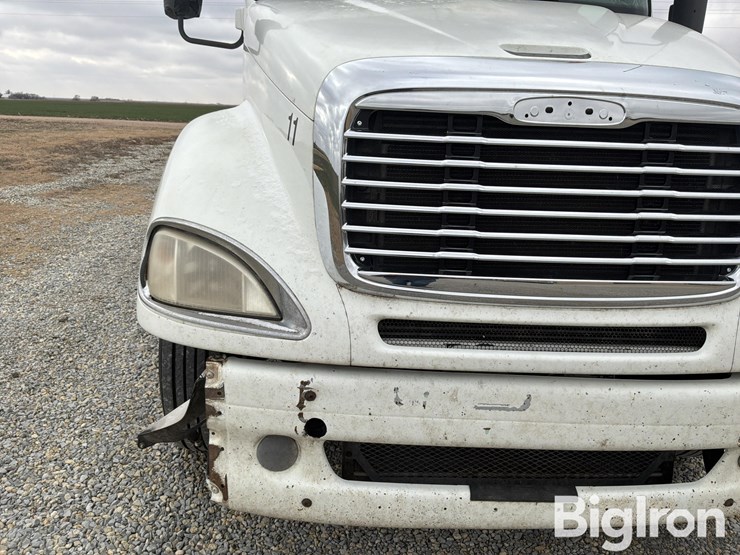 2011-freightliner-columbia-120-image-11