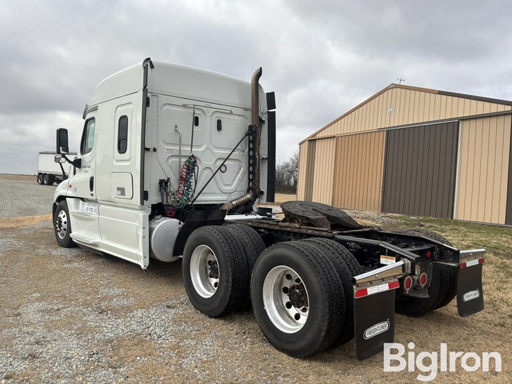 2018-freightliner-cascadia-125-image-7
