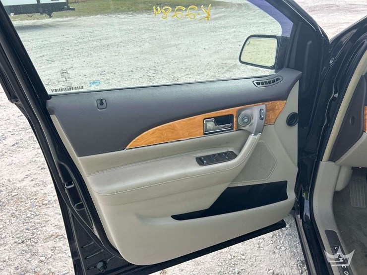 2014-lincoln-mkx-image-14