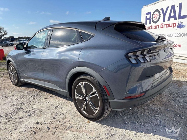 2021-ford-mustang-mach-e-image-4