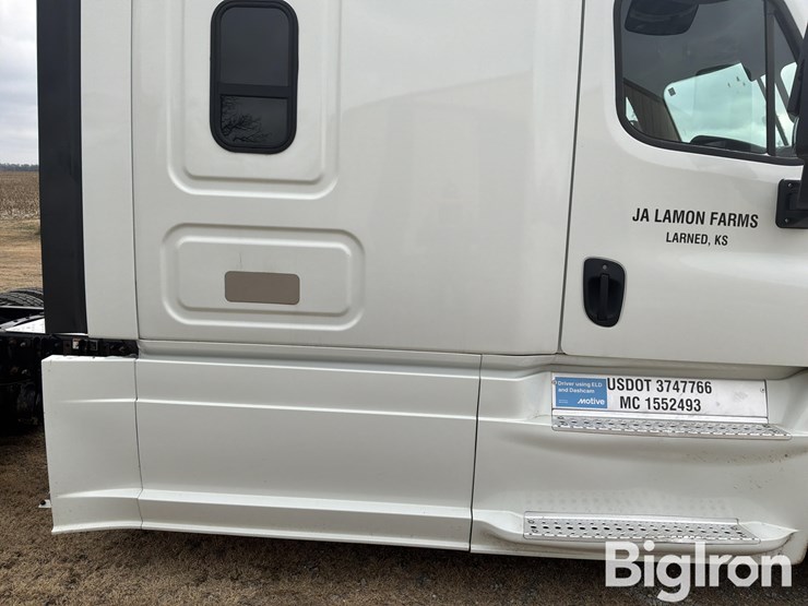 2018-freightliner-cascadia-125-image-17