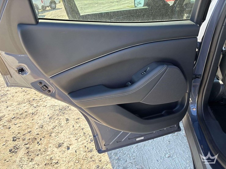 2021-ford-mustang-mach-e-image-23