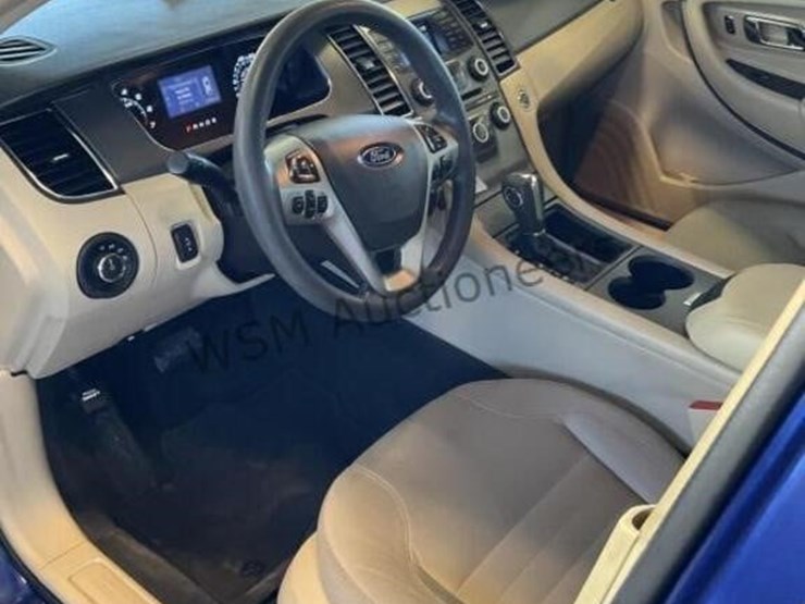 2015-ford-taurus-sdn-image-22