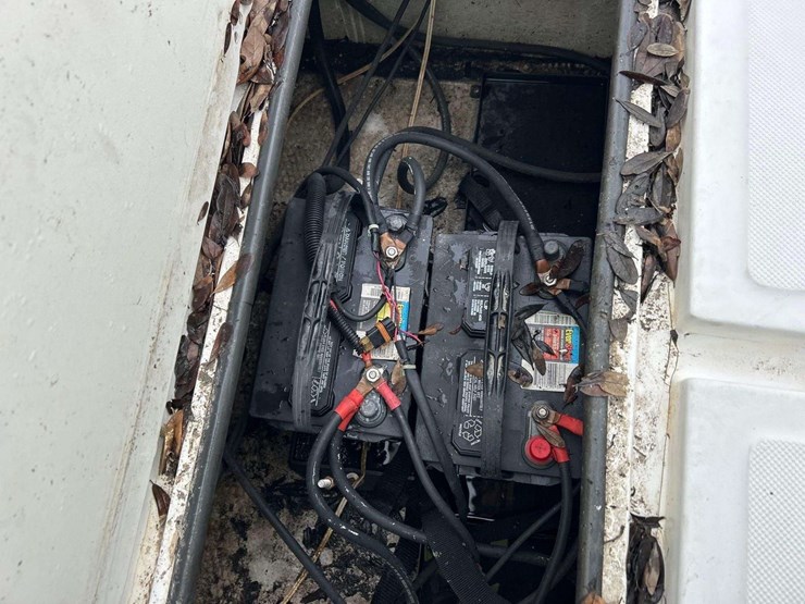 2014-glasstream-360-scx-twin-400r-mercury's-with-triple-axle-aluminum-trailer-image-20