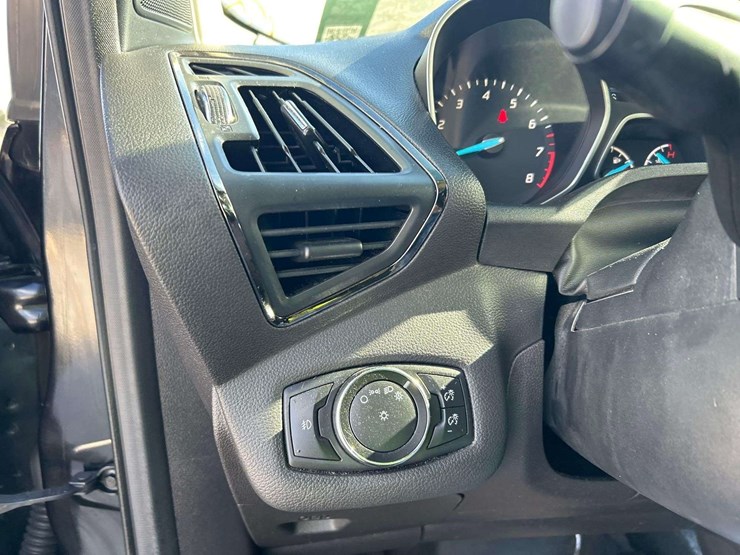 2014-ford-escape-titanium-image-15