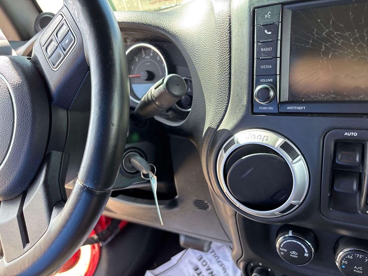 2013-jeep-wrangler-image-15