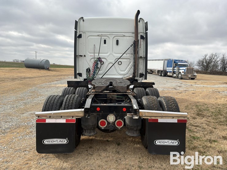 2018-freightliner-cascadia-125-image-6