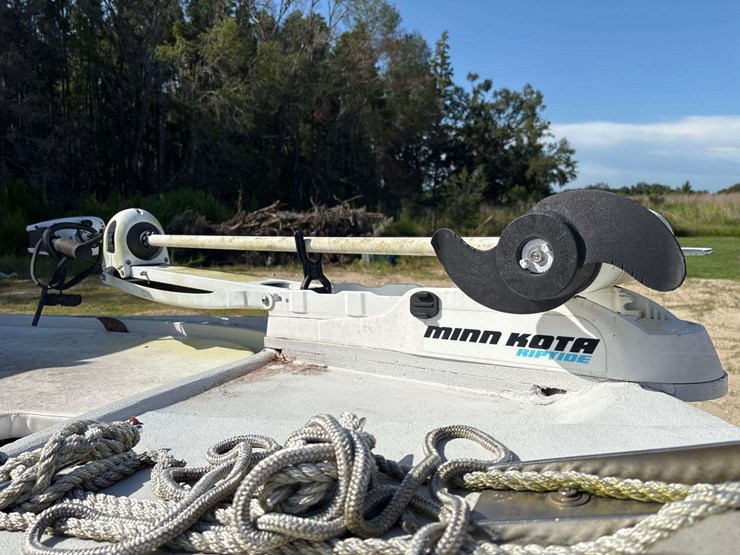 1990-21ft-center-console-fishing-boat-with-t/a-boat-trailer-image-42