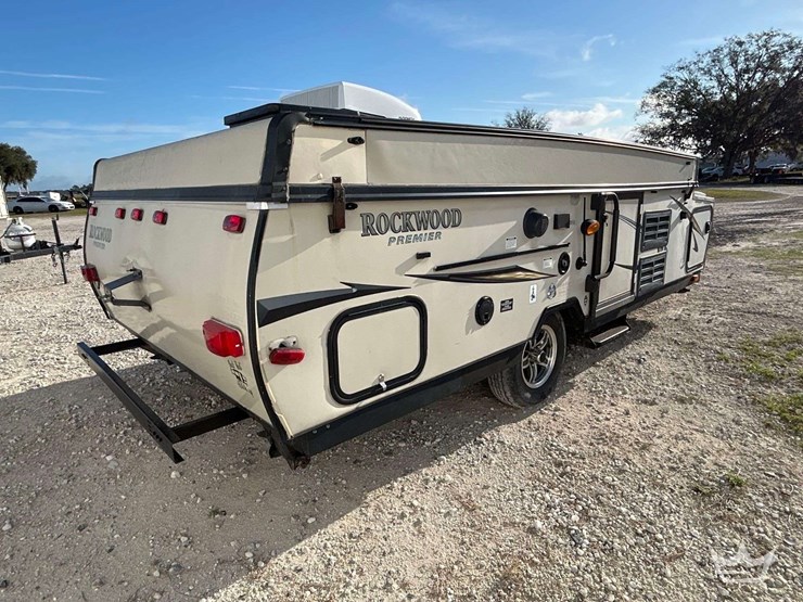 2014-forest-river-rockwood-premier-2317g-s/a-pop-up-trailer-image-3