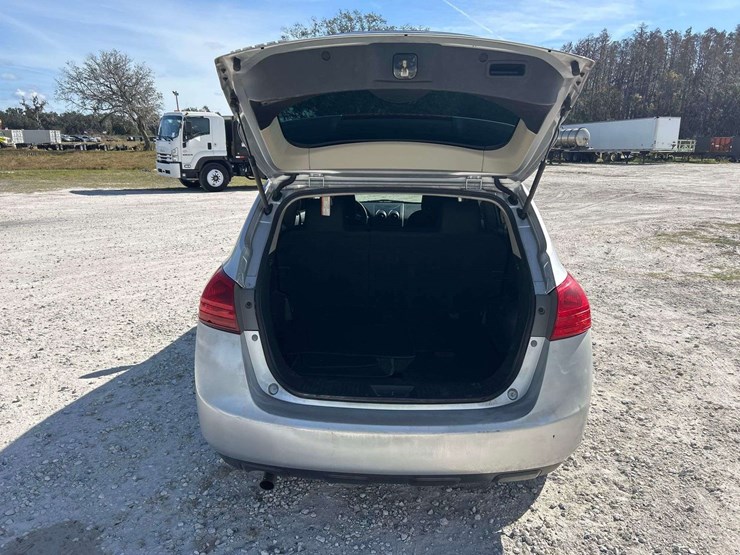 2013-nissan-rouge-suv-image-19