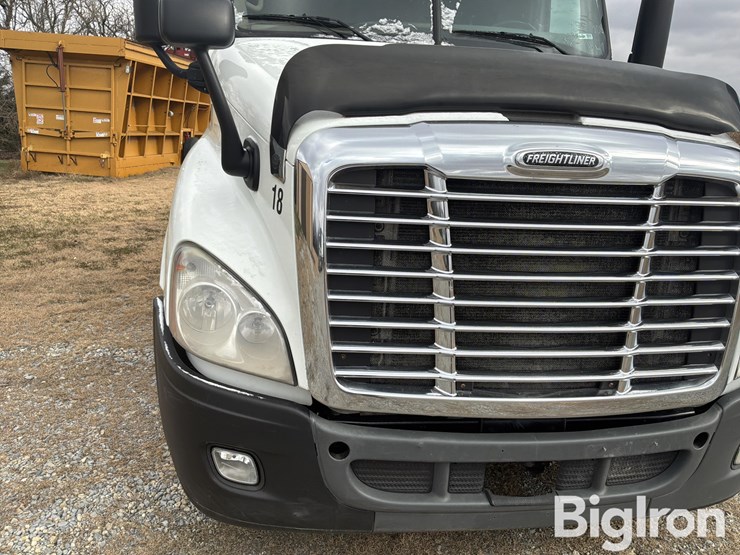 2018-freightliner-cascadia-125-image-11