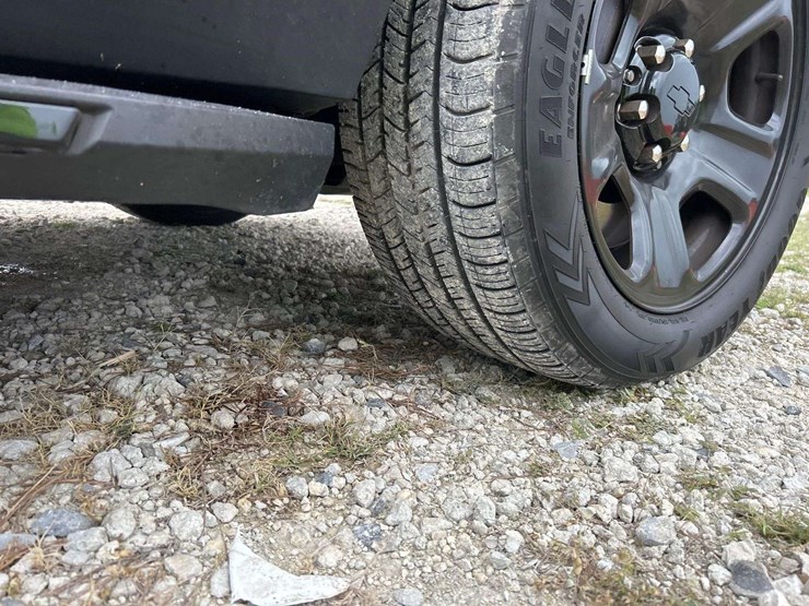 2023-chevrolet-tahoe-image-24