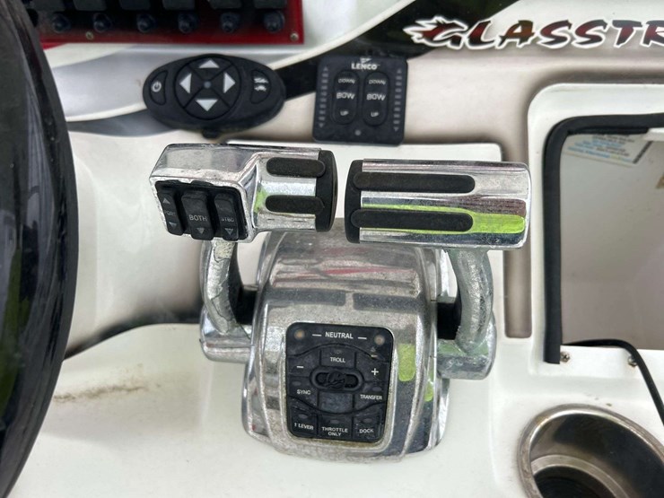 2014-glasstream-360-scx-twin-400r-mercury's-with-triple-axle-aluminum-trailer-image-14