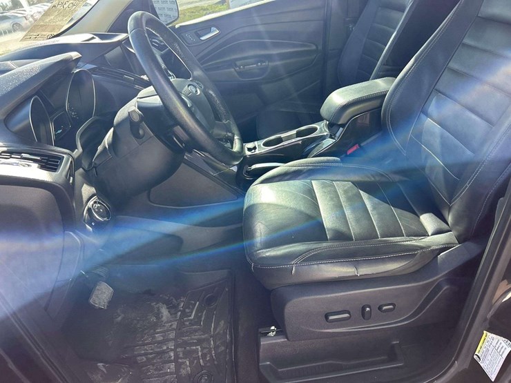 2014-ford-escape-titanium-image-12