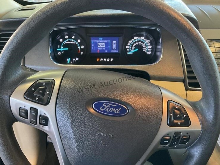 2015-ford-taurus-sdn-image-16
