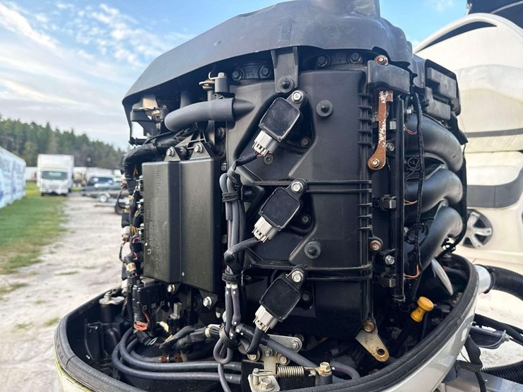 2018-regal-29obx-29ft-yacht-with-34ft-trailer-image-16