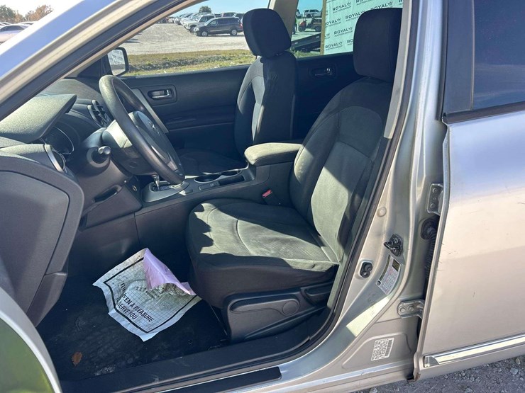 2013-nissan-rouge-suv-image-12