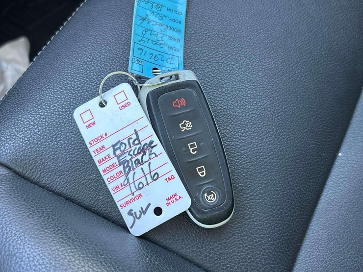 2014-ford-escape-titanium-image-28