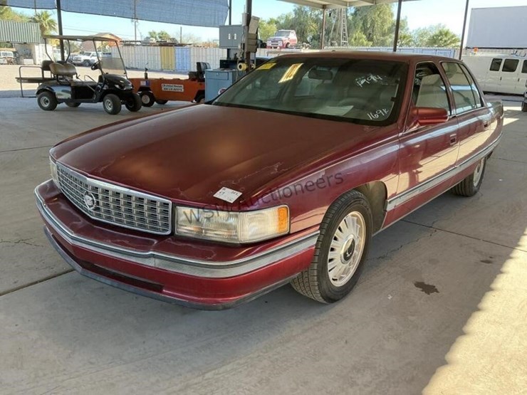 1994-cadillac-deville-concours-sdn-image-4
