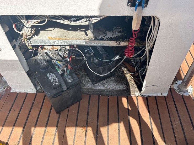 1990-21ft-center-console-fishing-boat-with-t/a-boat-trailer-image-15