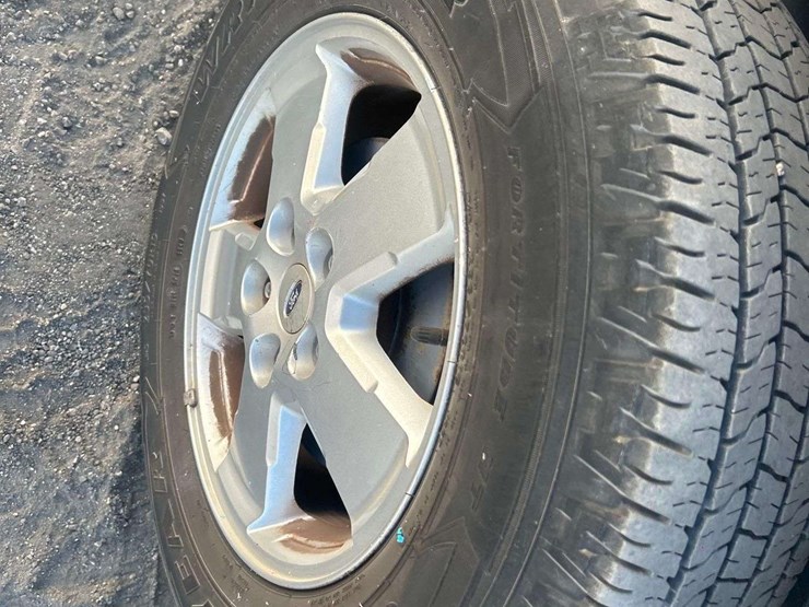 2011-ford-escape-image-24